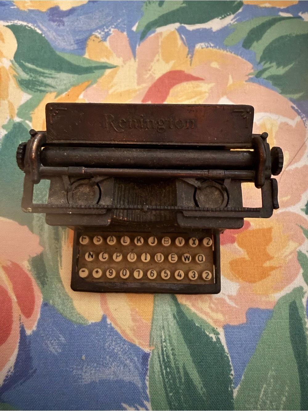 Vintage Remington type writer die cast pencil sharpener